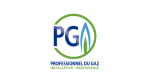 L'image présente le logo de « Professionnel du Gaz ». La partie principale du logo affiche les lettres « PGA » en bleu, le « A » étant stylisé en flamme verte, le tout inscrit dans un cercle vert. Sous le cercle, on peut lire « PROFESSIONNEL DU GAZ » en lettres capitales bleues et grasses, et en dessous, « INSTALLATION - MAINTENANCE » en lettres capitales vertes plus petites.
